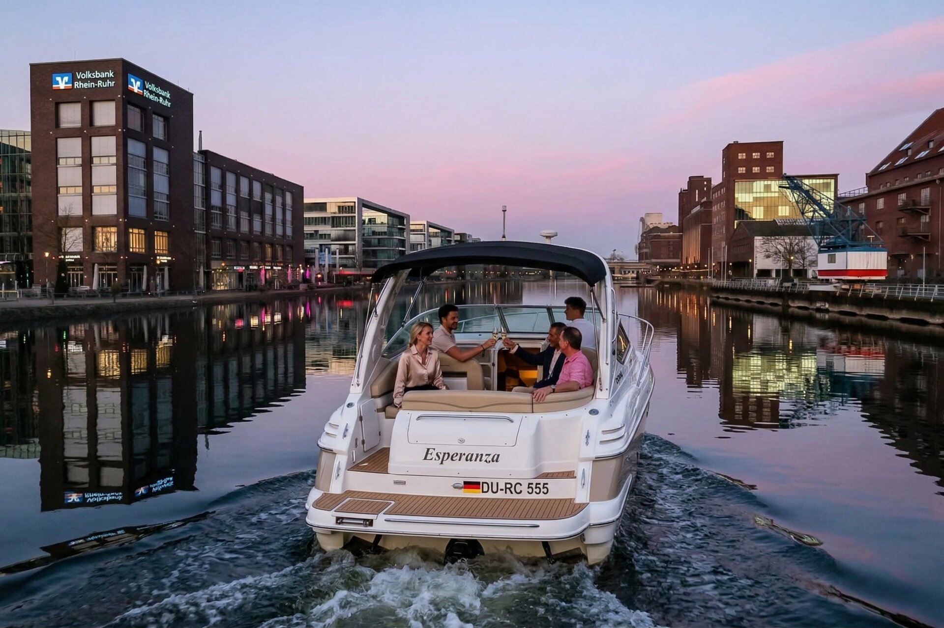 Boot auf dem Rhein bei Duisburg